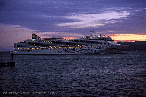 Norwegian Cruise Line’s NORWEGIAN STAR cruise ship nears the dock at Astoria, Oregon at aprroximately 6:30AM, September 23, 2008. The 965 ft. German made ship made her maiden run in 2001. Restored by Bruce Andrews.